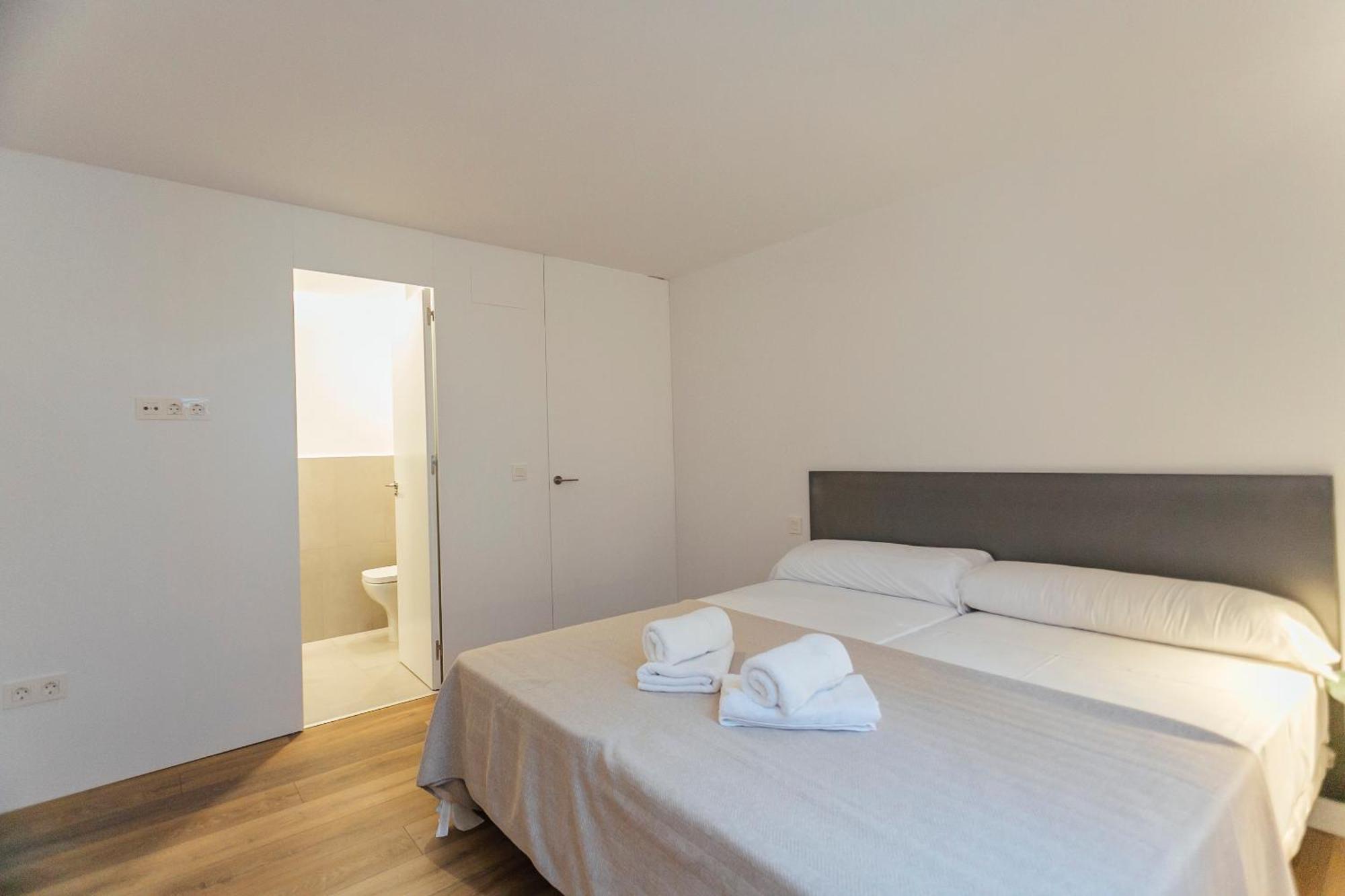 Decorated And Renovated- 2bd 2bth- Center Sevilla