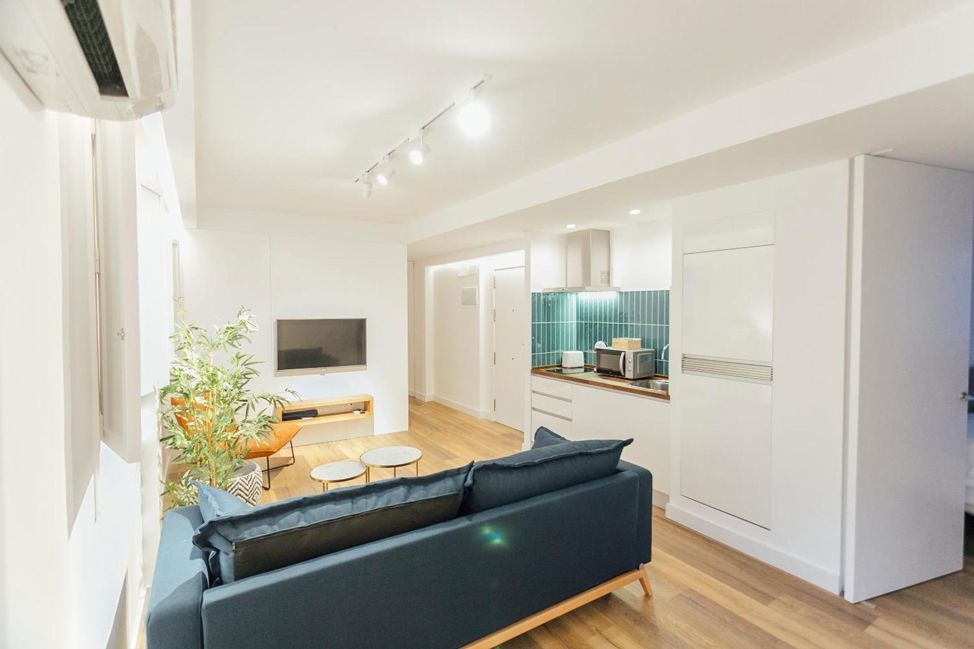Decorated And Renovated- 2bd 2bth- Center *